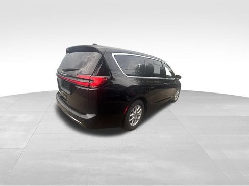 Used 2025 Chrysler Pacifica Select FWD image 7