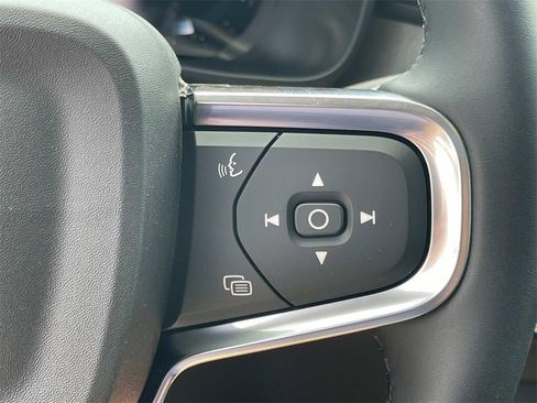 Used 2025 Volvo XC40 B5 Plus image 30