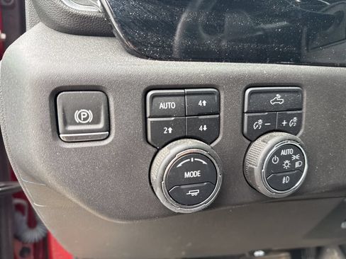 Used 2024 Chevrolet Silverado 1500 LT Trail Boss w/ Convenience Package II AWD/4WD image 15