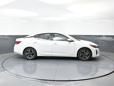 Used 2024 Nissan Sentra SV image 3