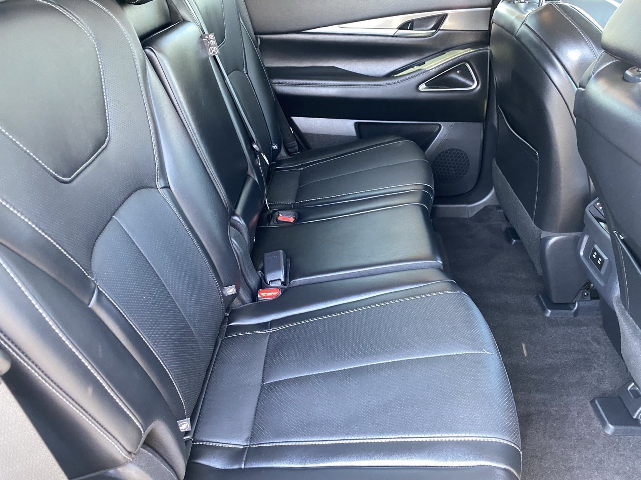 Certified 2027 INFINITI QX60 Luxe w/ Cargo Package FWD image 12
