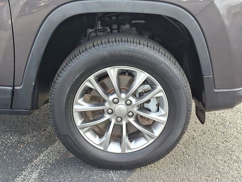 Used 2021 Jeep Cherokee Latitude Lux w/ Comfort/Convenience Group image 8