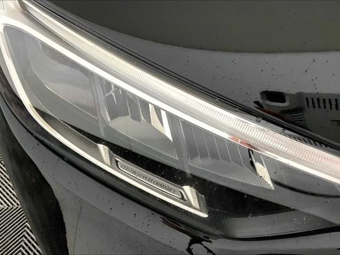 Used 2025 Mercedes-Benz GLC 300 4MATIC image 15