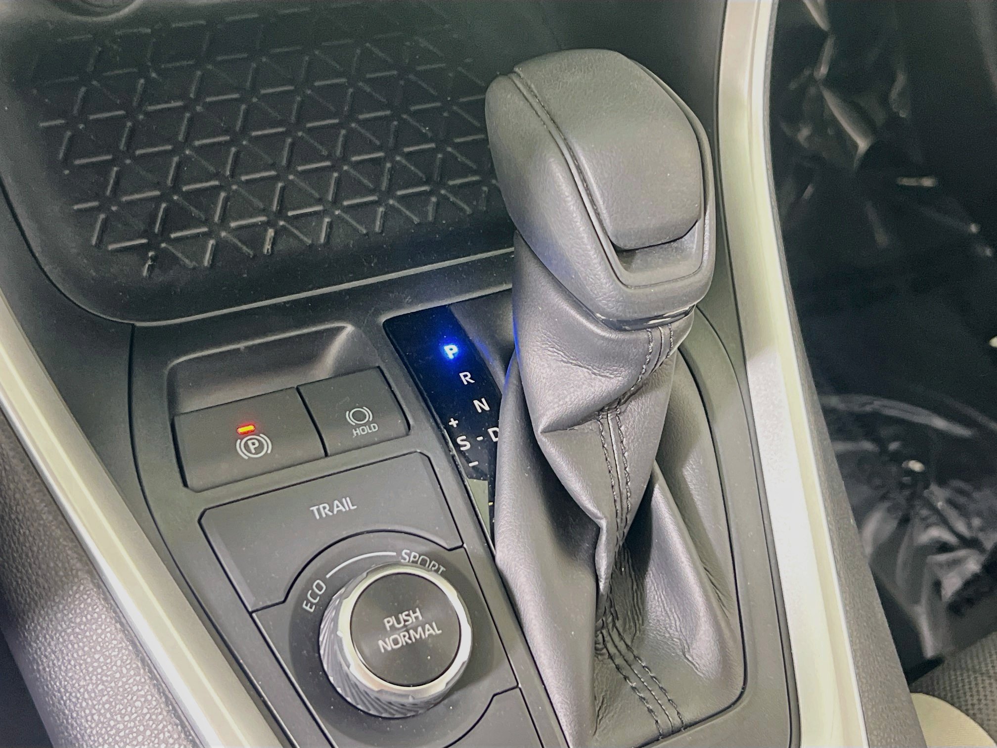 Used 2022 Toyota RAV4 XLE w/ Convenience Package AWD/4WD image 16