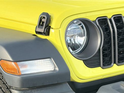 Used 2024 Jeep Wrangler Unlimited Sport image 4