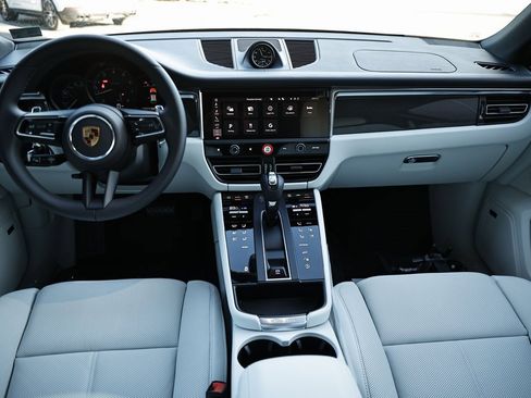 New 2026 Porsche Macan image 30