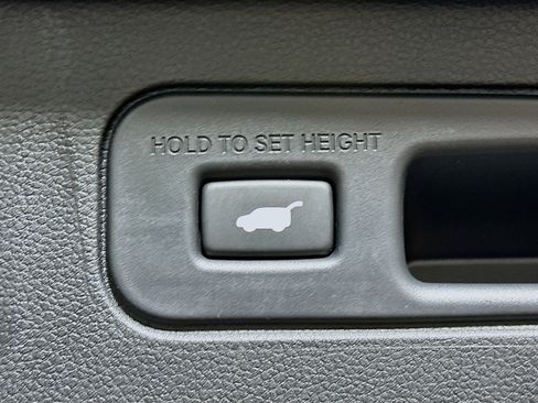 Used 2025 Honda Pilot EX-L image 31