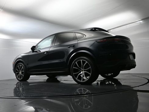 Used 2023 Porsche Cayenne Platinum Edition image 51