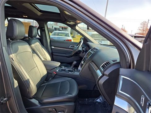 Used 2018 Ford Explorer Limited image 14