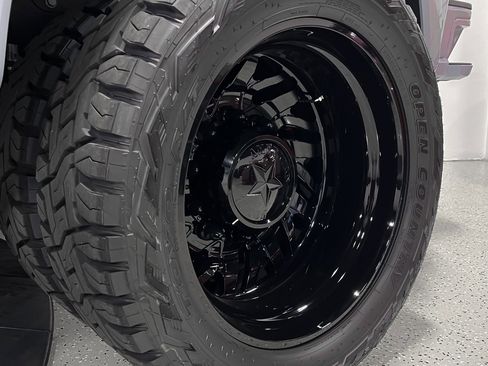 Used 2024 Ford F450 Limited w/ FX4 Off-Road Package image 11