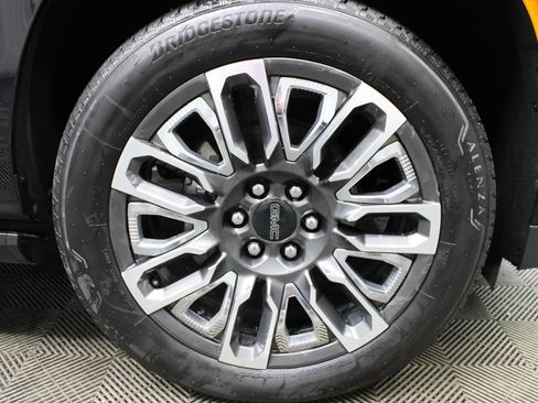 Used 2023 GMC Yukon Denali Ultimate AWD/4WD image 13