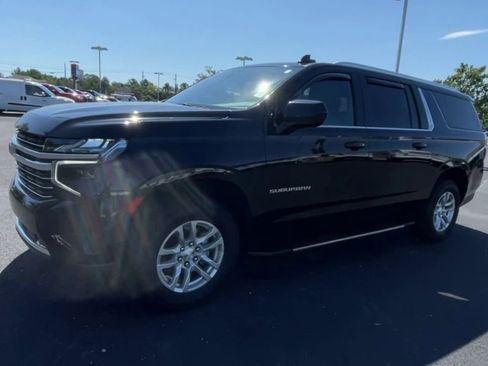 Used 2022 Chevrolet Suburban LT image 4