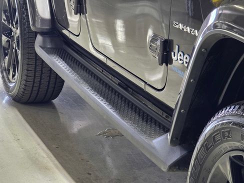 Used 2022 Jeep Wrangler Unlimited Sahara AWD/4WD image 11