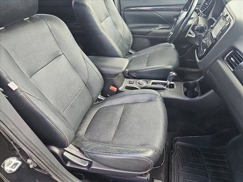 Used 2016 Mitsubishi Outlander GT image 21