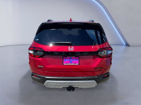 Used 2025 Honda Pilot TrailSport image 3
