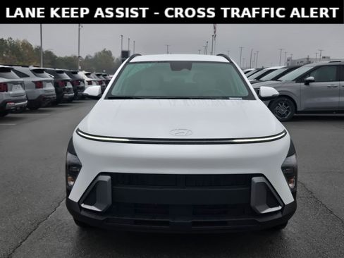 Used 2025 Hyundai Kona SEL image 2