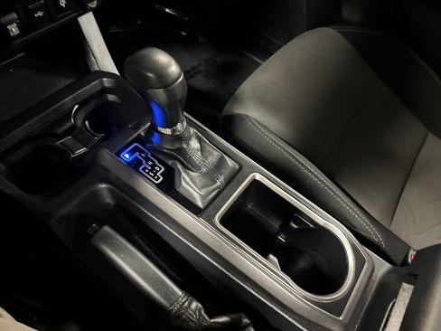 Used 2020 Toyota Tacoma TRD Off-Road AWD/4WD image 25