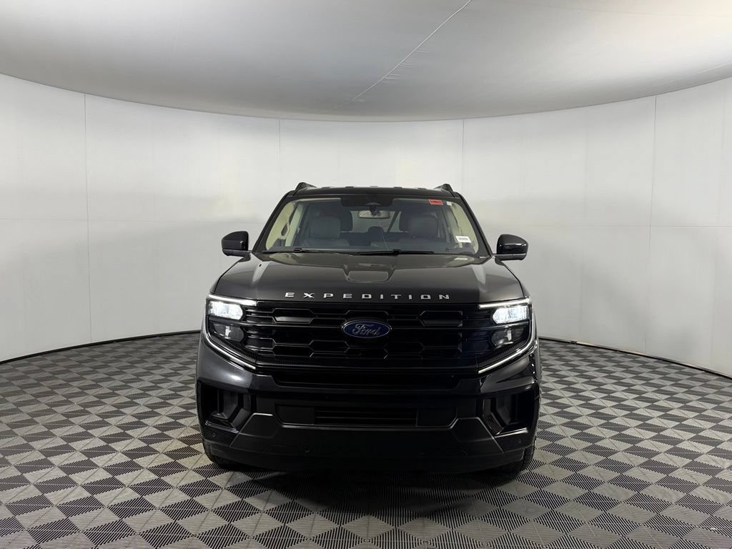 Used 2025 Ford Expedition Max Active AWD/4WD image 4