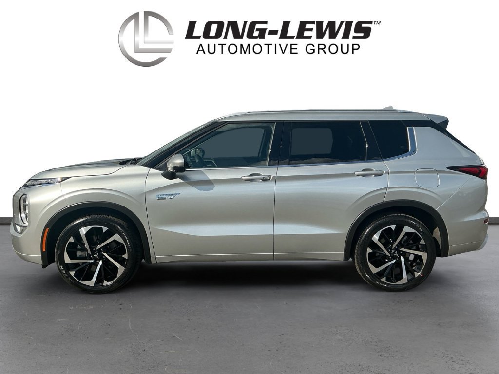 Used 2023 Mitsubishi Outlander SEL AWD/4WD image 2