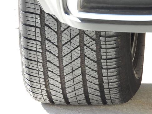 Used 2023 Volkswagen Atlas SE w/ Technology Package w/ Panoramic Sunroof Package image 24