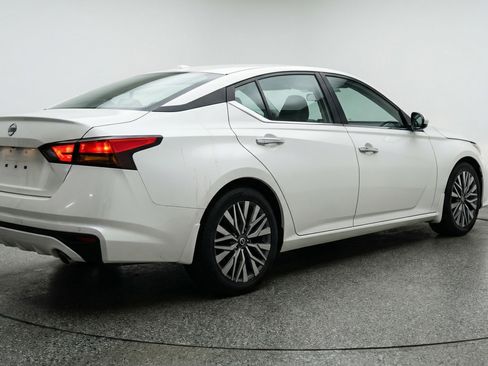 Used 2025 Nissan Altima 2.5 SV image 9