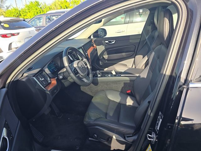 Used 2023 Volvo XC60 B5 Plus FWD image 5
