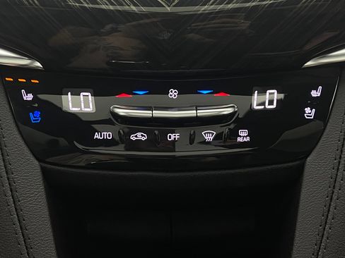 Used 2023 Cadillac XT6 Premium Luxury w/ Technology Package AWD/4WD image 34