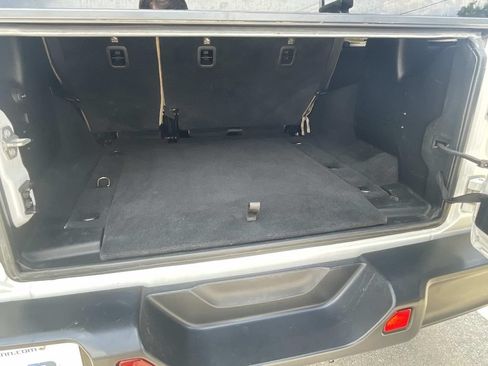 Used 2020 Jeep Wrangler Unlimited Sahara AWD/4WD image 8
