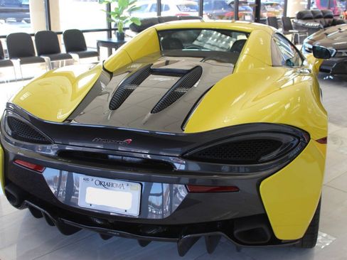 Used 2018 McLaren 570S Spider RWD image 3