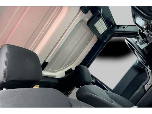 Used 2015 Jeep Wrangler Sport image 17