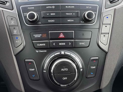Used 2017 Hyundai Santa Fe SE FWD image 31