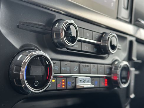 Used 2021 Ford F150 Lariat w/ Equipment Group 502A High image 21