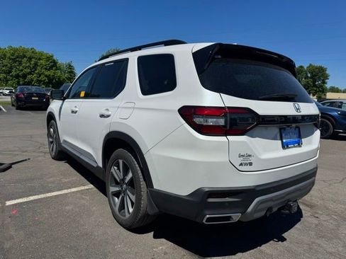 Used 2024 Honda Pilot Touring image 4