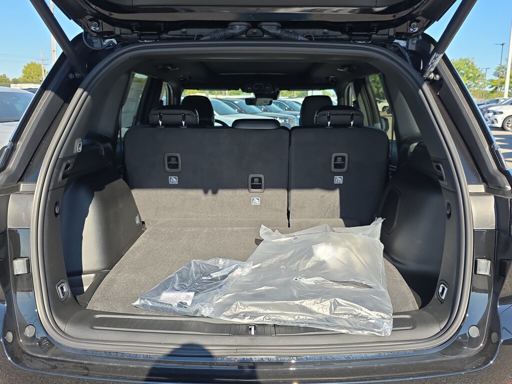 New 2027 Jeep Grand Cherokee Limited RWD image 4