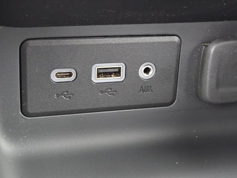 Used 2024 GMC Terrain SLE image 9