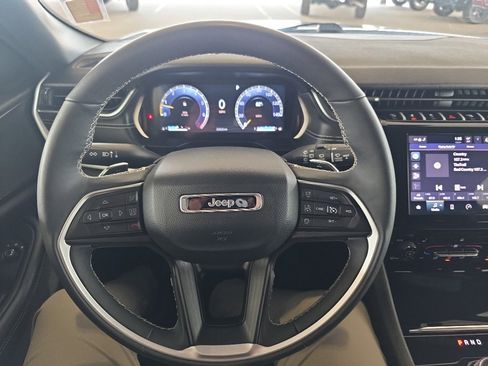 Used 2024 Jeep Grand Cherokee L Altitude image 10