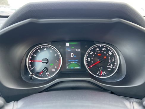 Used 2022 Toyota RAV4 XLE image 11