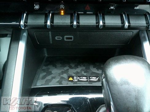 Used 2023 Chevrolet Colorado LT image 16