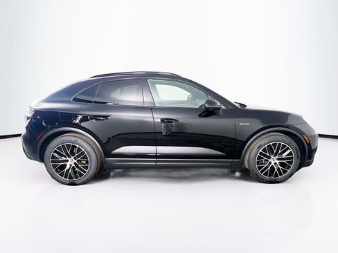 New 2026 Porsche Macan 4 Electric image 8