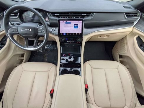 Used 2023 Jeep Grand Cherokee Limited w/ Luxury Tech Group II AWD/4WD image 16