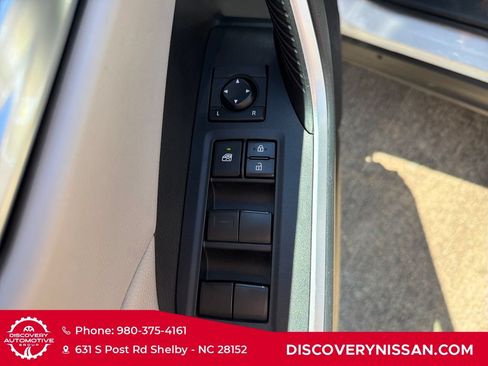 Used 2020 Toyota RAV4 XLE w/ Convenience Package FWD image 14