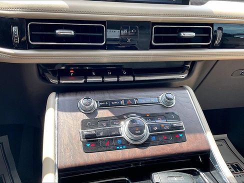 Used 2020 Lincoln Aviator Grand Touring w/ Equipment Group 302A AWD/4WD image 32