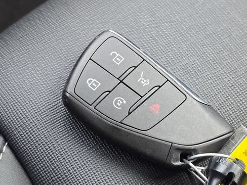 Used 2025 Buick Enclave Preferred FWD image 25
