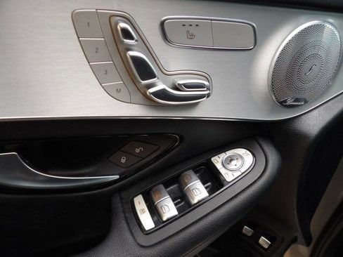 Used 2019 Mercedes-Benz GLC 350e 4MATIC image 19