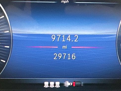 Used 2024 Mercedes-Benz GLE 450e 4MATIC image 3