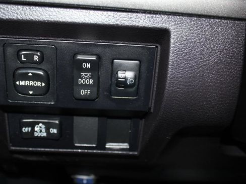 Used 2016 Toyota Tundra SR5 w/ Tow Package image 19