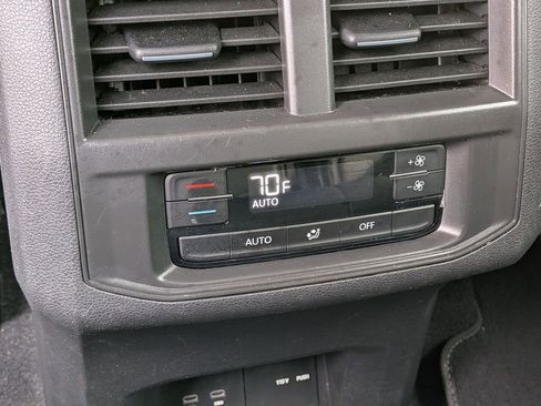 Used 2023 Volkswagen Atlas SE image 25