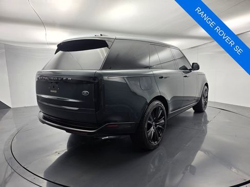 Used 2023 Land Rover Range Rover SE image 4