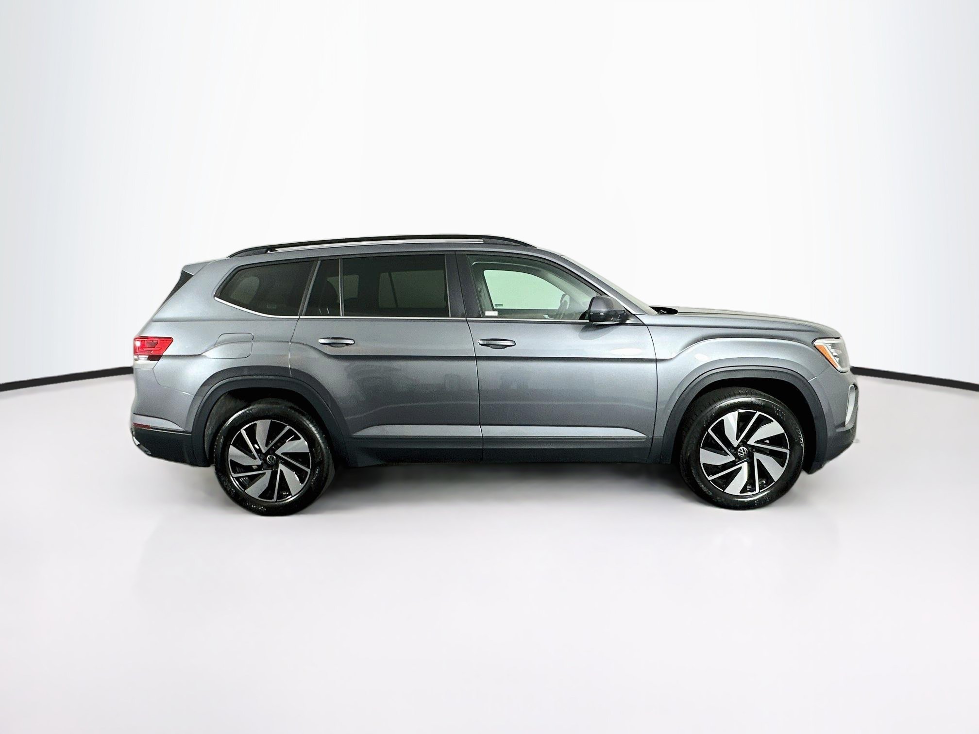 Used 2025 Volkswagen Atlas SE FWD image 10