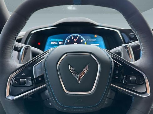 Used 2025 Chevrolet Corvette Stingray Premium Conv w/ Z51 Performance Package RWD image 10